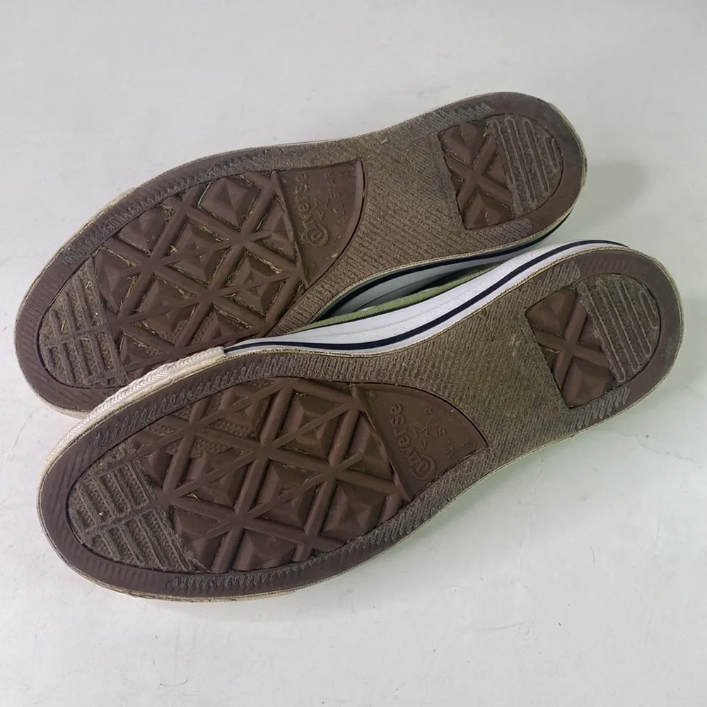 RARE Converse low tops size women’s 6 olive green - Picture 8 of 11